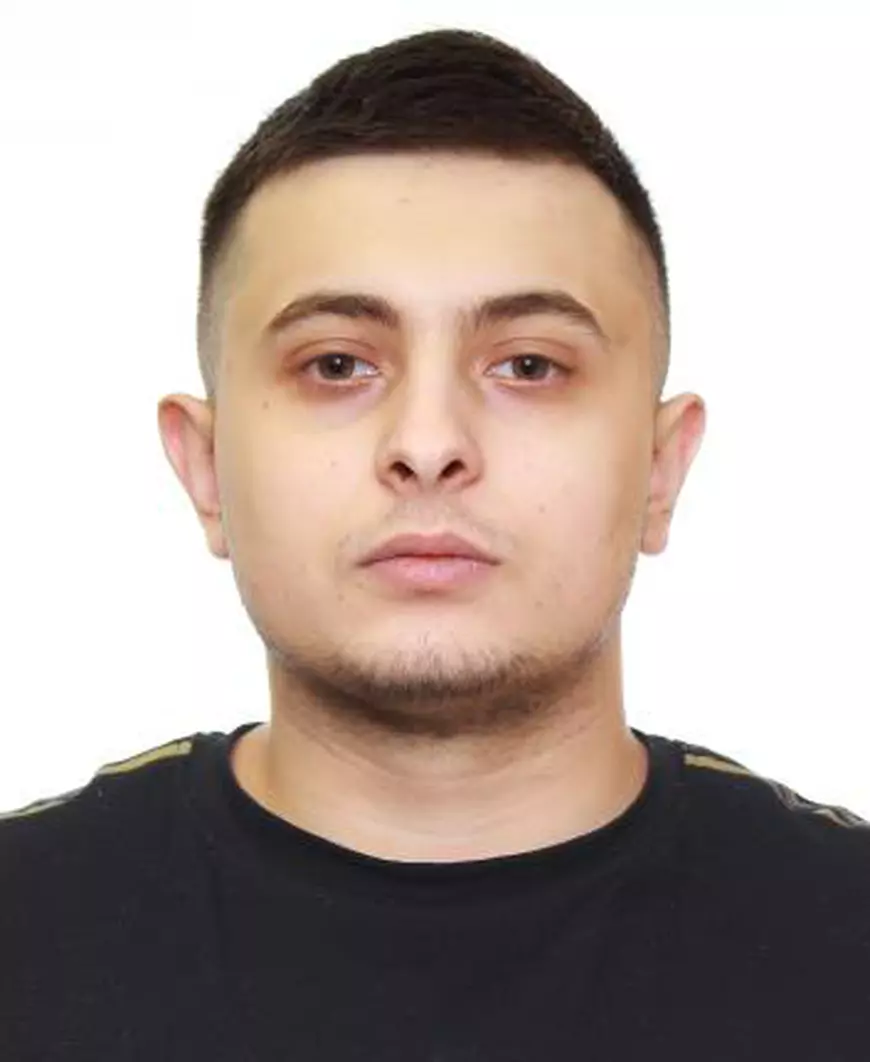 Cei mai periculoși 10 prădători sexuali aflați în libertate. Condamnați la închisoare pentru viol, ei sunt căutați acum de Poliție