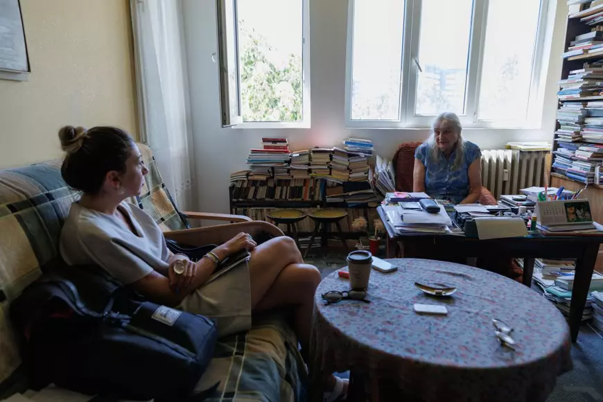 O după-amiază cu Nora Iuga, poeta care nu se sfiește să vorbească despre erotism, singurătate și amor platonic 