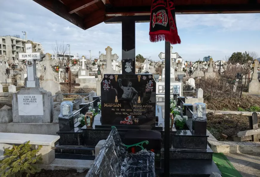 NOAPTEA NEAGRĂ A HANDBALULUI ROMÂNESC. Petre, tatăl handbalistului Marian Cozma, ucis în 2009, într-un local din Veszprem: „De 15 ani mă trezesc la 2.30 fix și plâng”