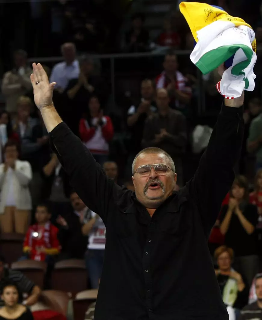 NOAPTEA NEAGRĂ A HANDBALULUI ROMÂNESC. Petre, tatăl handbalistului Marian Cozma, ucis în 2009, într-un local din Veszprem: „De 15 ani mă trezesc la 2.30 fix și plâng”