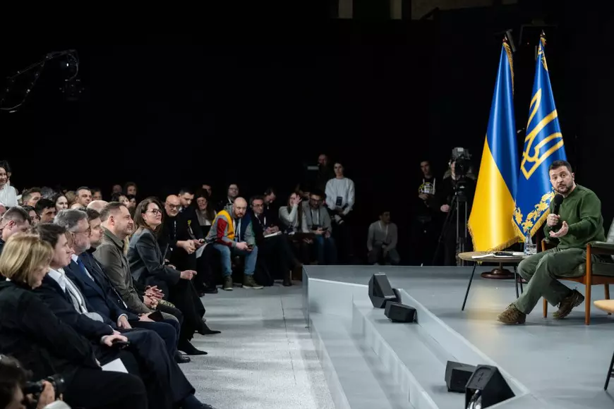 La startul celui de-al treilea an de război, Zelenski exclude negocieri directe cu Putin: „Poți să vorbești cu un om surd? Cu unul care își ucide oponenții?”. Câți soldați a pierdut Ucraina