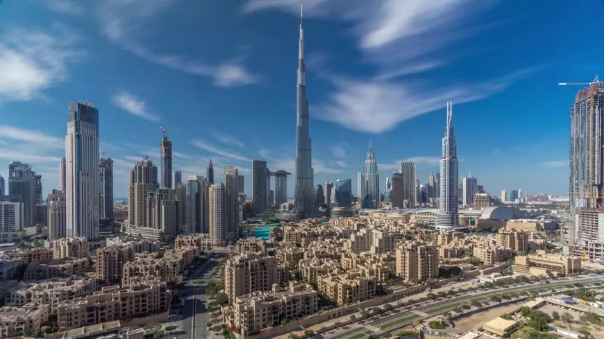 Curiozități despre Emiratele Arabe Unite - Imagine cu Burj Khalifa.