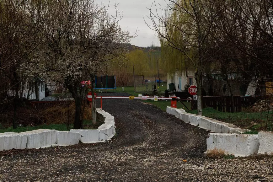REPORTAJ O arie protejată Natura 2000 de la marginea Mangaliei a devenit depozit de deșeuri: „Aduc gunoaiele cu mașini mari, de la firme!”. Ministerul Mediului știe din 2020