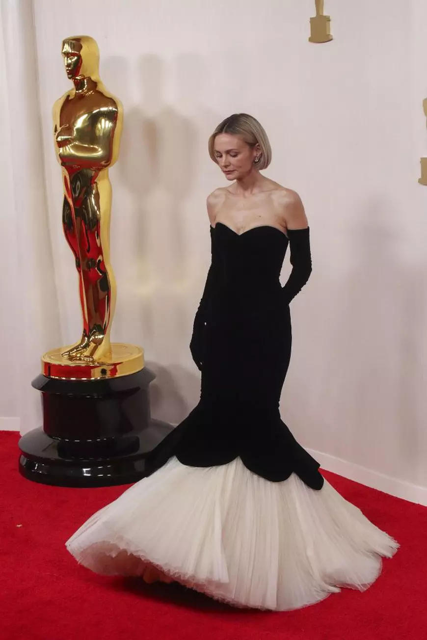 Cele mai transparente rochii purtate de vedete la petrecerea Vanity Fair, după decernarea Premiilor Oscar 2024. Actrița însărcinată s-a îmbrăcat în negru