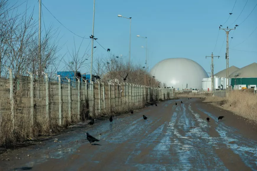 REPORTAJ. Dezastru ecologic finanțat cu 64 de milioane de euro, bani europeni, în județul Suceava: un sat depopulat și un munte pierdut