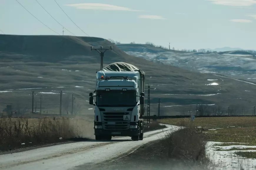 REPORTAJ. Dezastru ecologic finanțat cu 64 de milioane de euro, bani europeni, în județul Suceava: un sat depopulat și un munte pierdut