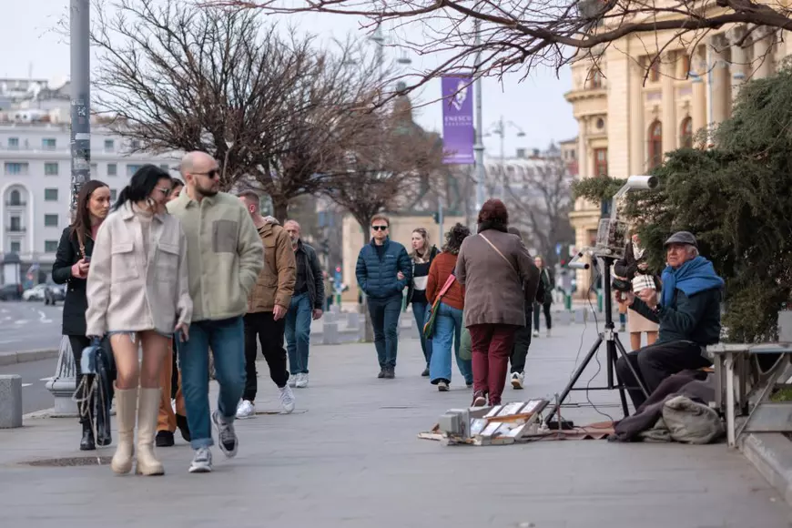 Povestea fizicianului-folkist care a vândut mii de CD-uri cu muzică cântată la teremin: „Primul sunet de fierăstrău l-a auzit pe la nouă ani”