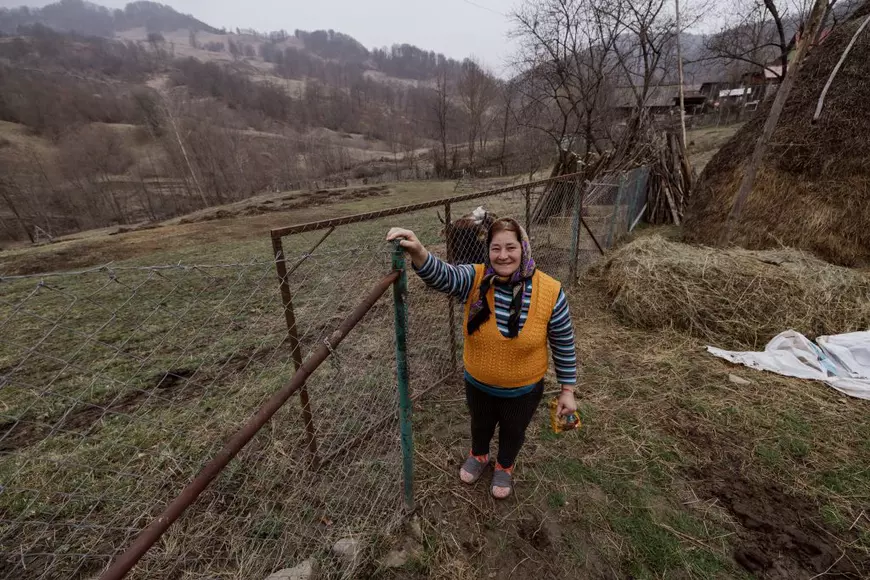 VIDEO REPORTAJ Sătenii din Perișani, Vâlcea, expropriați la prețurile de acum trei ani, cu 3 euro pe metru pătrat, în numele autostrăzii și cu voia Guvernului: „Țara asta îți ia tot!” 