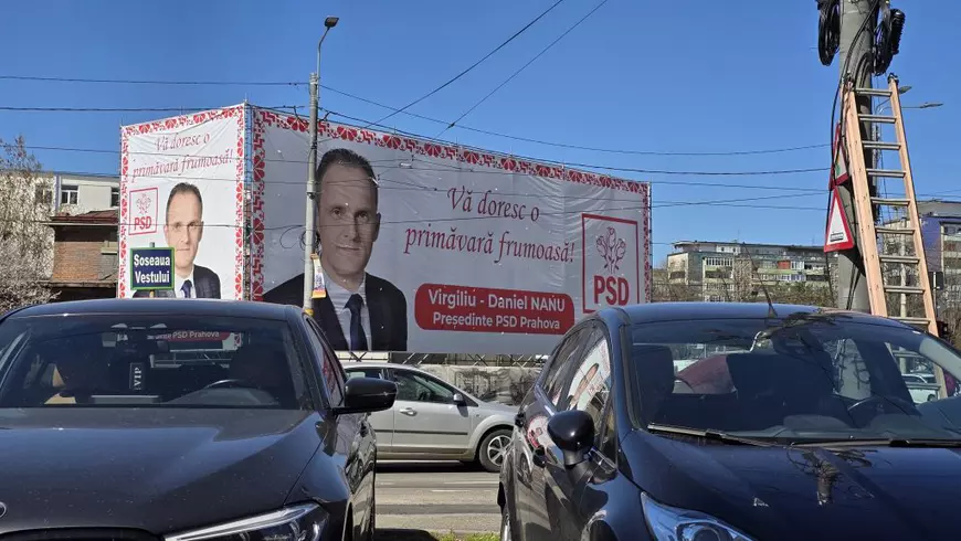 FOTO. Orașele țării sunt împânzite de bannere și afișe cu candidații la locale. ”Pare o ciudățenie, dar nu încalcă legea”