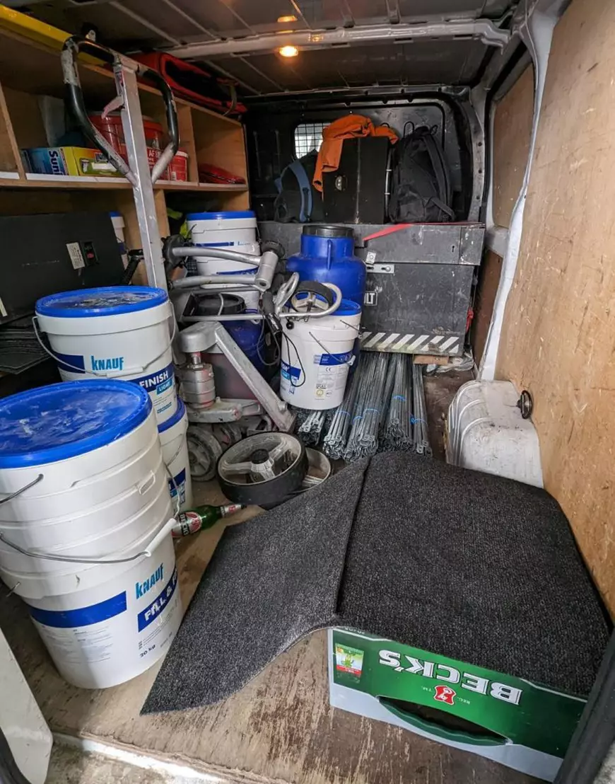 Duba în care patru muncitori români transportau, printre scule, un butoi cu varză murată a fost scoasă din circulație de polițiștii germani