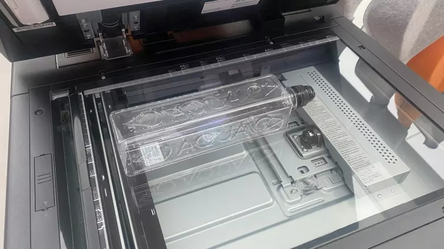 Metoda prin care românii pot să păcălească automatele sistemului de reciclare și primesc vouchere pentru sticle care nu sunt în program