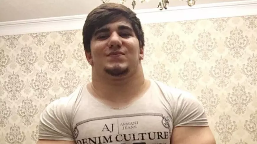 Cecenul Hulk, bloggerul cu 14 milioane de urmăritori pe care Kadîrov l-a certat pentru „comportamentul lui cultural”, și-a distrus BMW-ul abia cumpărat