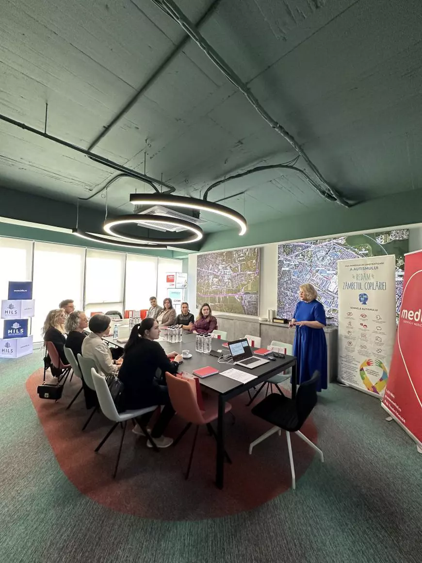 În România, diagnosticarea copiilor cu autism este în continuare foarte scăzută. Terapia începută până la vârsta de 3 ani duce la recuperare