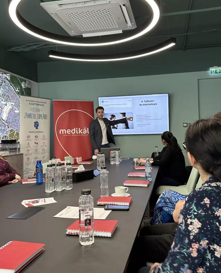 În România, diagnosticarea copiilor cu autism este în continuare foarte scăzută. Terapia începută până la vârsta de 3 ani duce la recuperare