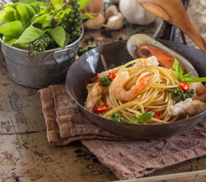 Noodles cu creveți și legume