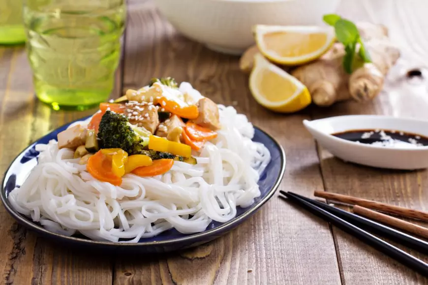 Noodles cu legume și tofu - rețete cu noodles