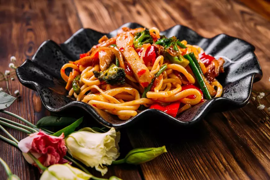 Rețete cu noodles și legume