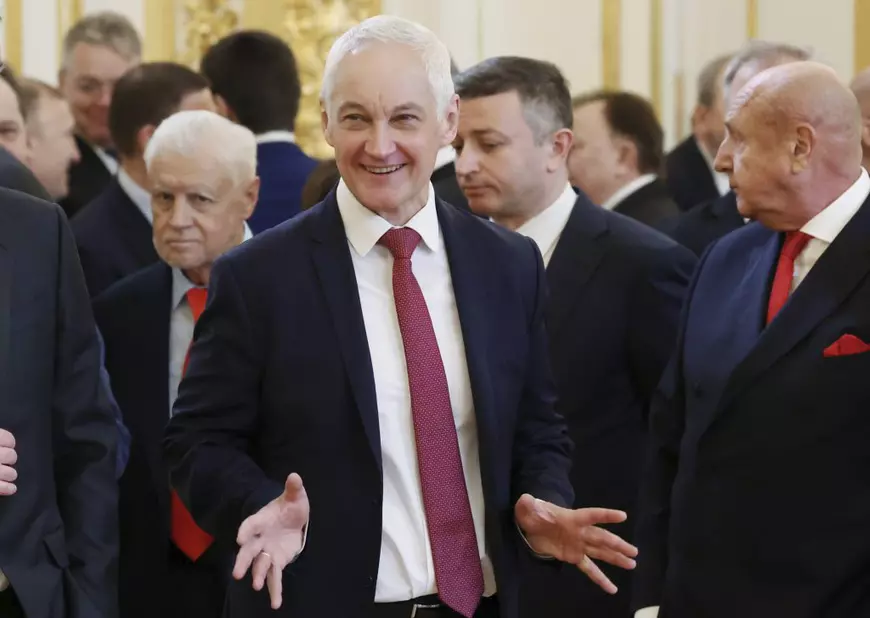 Vladimir Putin îl schimbă pe Serghei Şoigu din funcţia de ministru al apărării, după 12 ani. Cine va prelua conducerea ministerului