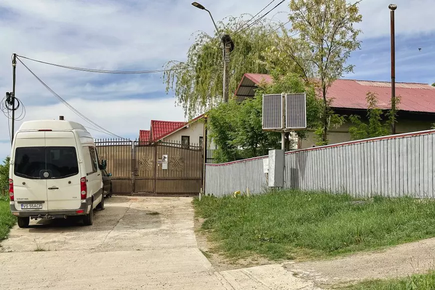 FOTO REPORTAJ Din viața și problemele vecinilor lui Dumitru Buzatu, fostul lider PSD aflat în arest la domiciliu, într-un sat de lângă Vaslui. „Doar n-o să-l plângem pe el acum!” 