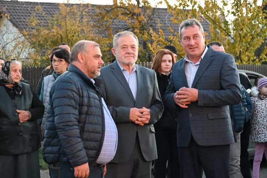 FOTO REPORTAJ Din viața și problemele vecinilor lui Dumitru Buzatu, fostul lider PSD aflat în arest la domiciliu, într-un sat de lângă Vaslui. „Doar n-o să-l plângem pe el acum!” 