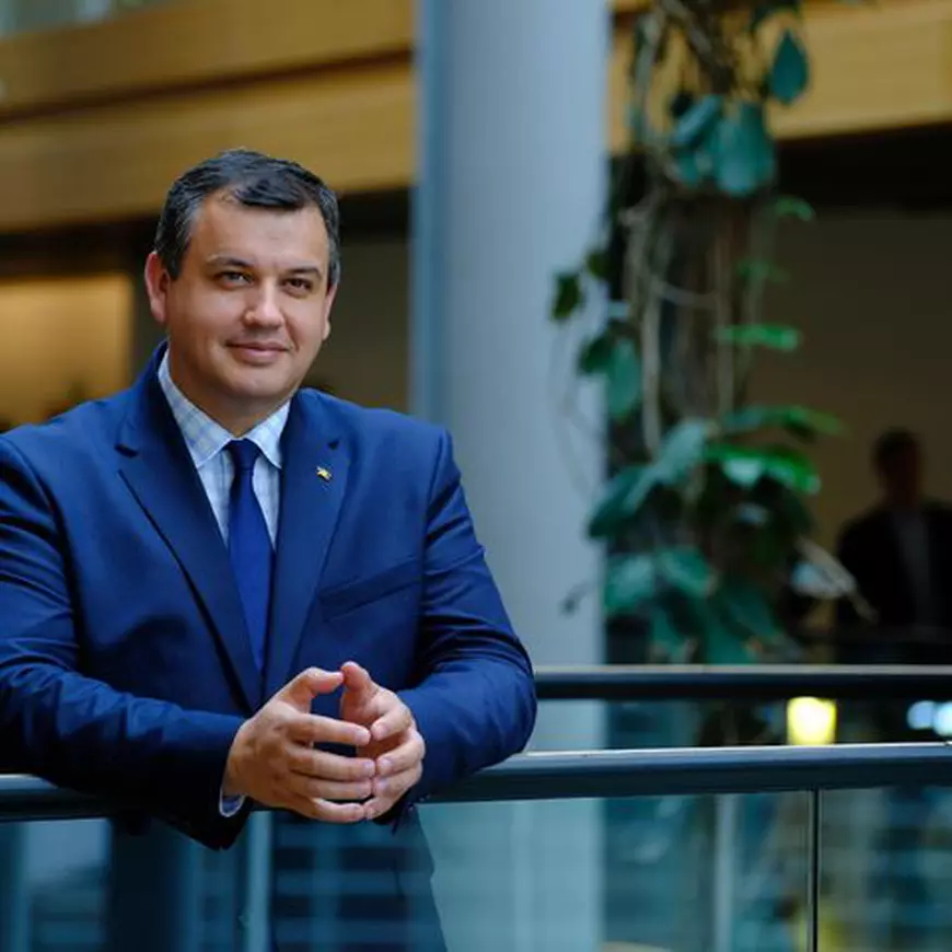 Rumunjski političari s diskretnim djelovanjem u Europskom parlamentu.  Nisu se ubijali poslom, ali su mjesečno inkasirali više od 7000 eura