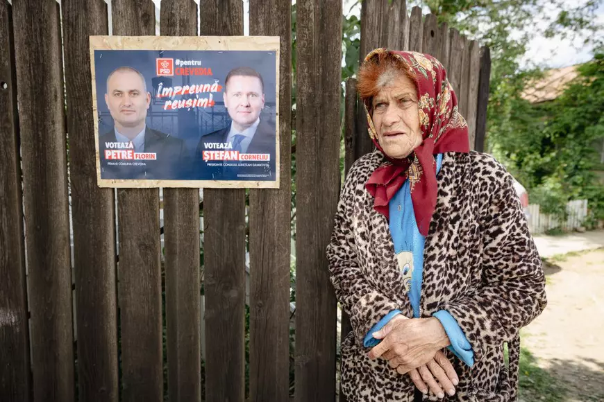 REPORTAJ. La nouă luni de la exploziile din Crevedia, oamenii acceptă posterul primarului pe poartă și oferta de despăgubiri a patronilor stației GPL: „Nu e de-ajuns, dar ce să facem?”