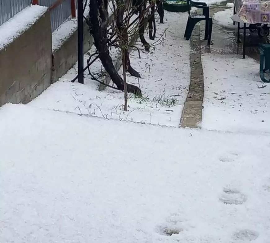 Fenomene meteo extreme în Prahova, unde a fost emis mesaj Ro-Alert. Mai multe mașini au fost luate de viitură - VIDEO