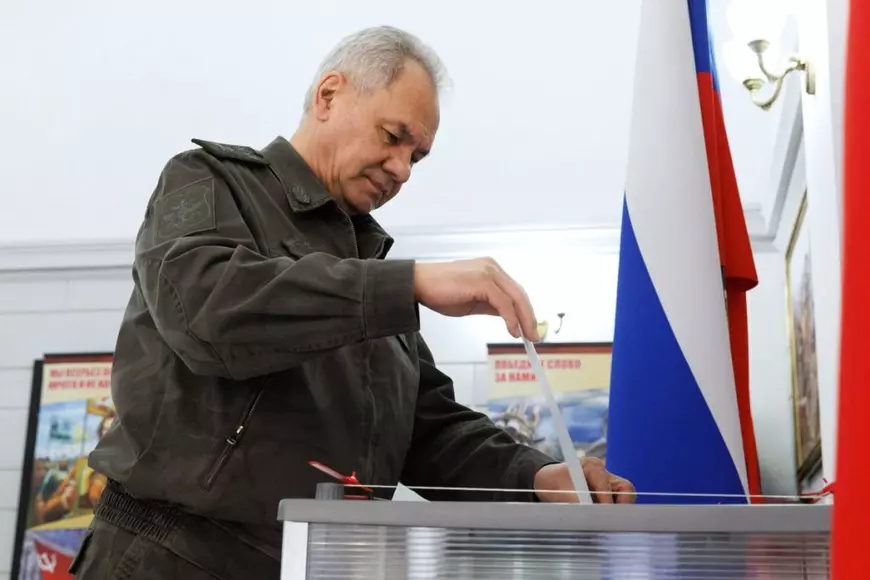 Vladimir Putin îl schimbă pe Serghei Şoigu din funcţia de ministru al apărării, după 12 ani. Cine va prelua conducerea ministerului