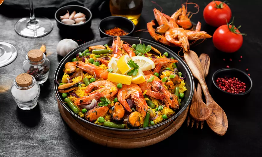 Paella cu fructe de mare
