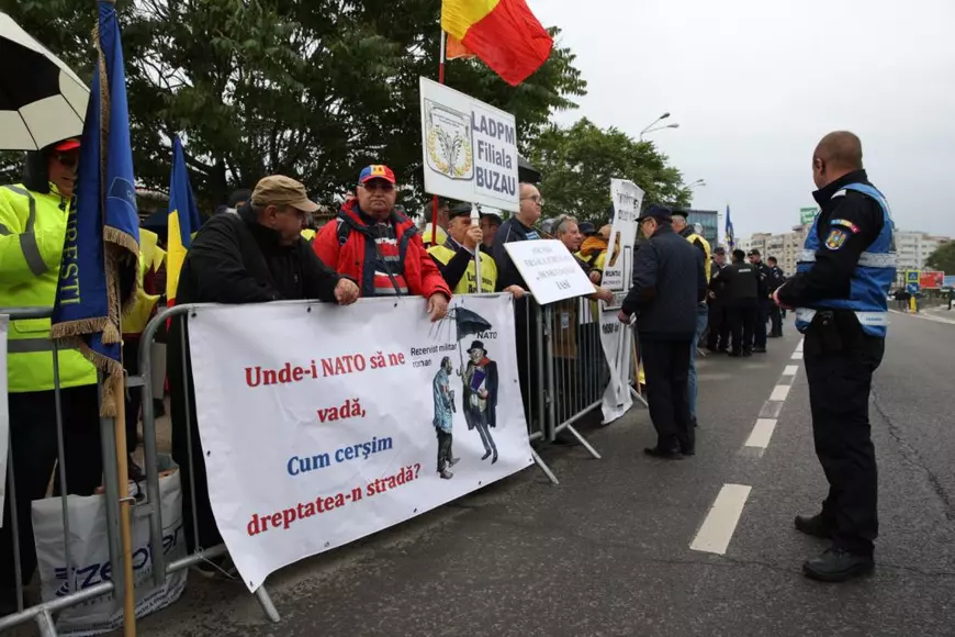 Pensionarii militari, protest la Bucureşti. Ei reclamă „incoerenţa legislativă şi discriminarea”