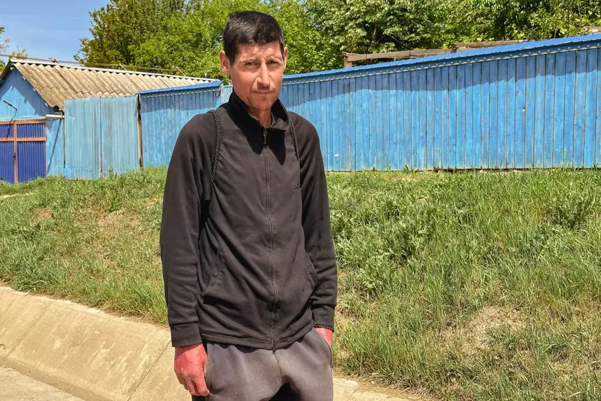 FOTO REPORTAJ Din viața și problemele vecinilor lui Dumitru Buzatu, fostul lider PSD aflat în arest la domiciliu, într-un sat de lângă Vaslui. „Doar n-o să-l plângem pe el acum!” 