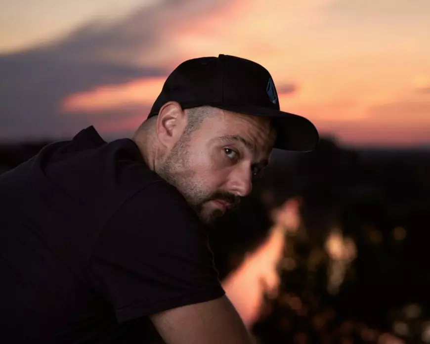 INTERVIU | Regizorul Bobi Pricop: „Rolul teatrului este și a fost dintotdeauna să spună povești relevante”