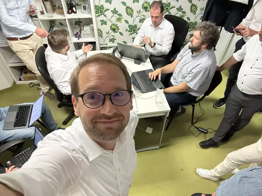 Alegeri locale și europarlamentare | Rezultate parțiale: Alianţa PSD-PNL, pe primul loc, urmată de AUR și ADU la PE. PSD are cel mai ridicat scor la consilii locale