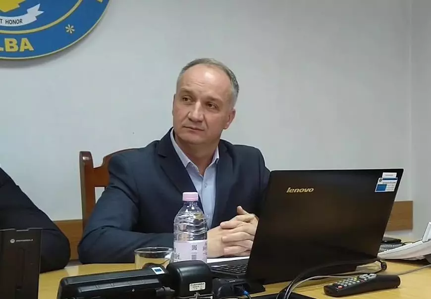Dosar uriaș de corupție la IPJ Alba, instrumentat de DNA. Polițistul care deranja „mafia lemnului”, cercetat disciplinar ilegal, intimidat de șefi și transferat „în interes de serviciu”