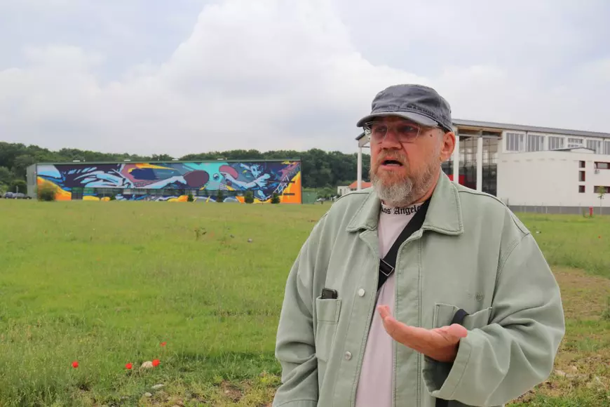Regizorul Florin Iepan, despre neajunsurile politicii locale dintr-o comună aflată lângă Timișoara: „Îți trosnesc un cartier de blocuri lângă casă și s-a dus visul tău”