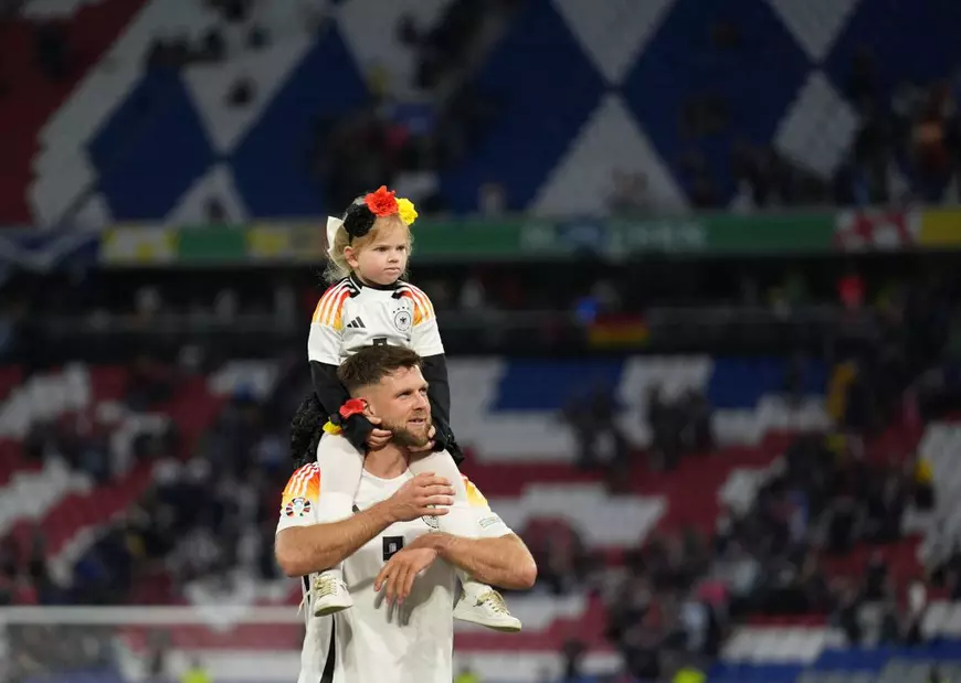 EURO 2024 | Neamțul Füllkrug a tras atât de tare, încât i-a rupt mâna unui fan german care plătise 195 de euro pe bilet, la meciul cu Scoția: „Am cântat imnul pe targă”