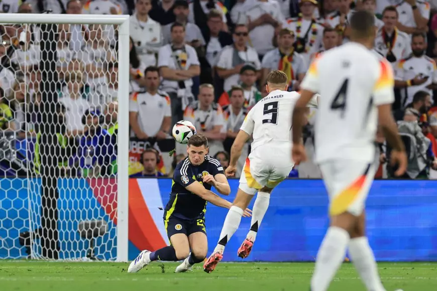 EURO 2024 | Neamțul Füllkrug a tras atât de tare, încât i-a rupt mâna unui fan german care plătise 195 de euro pe bilet, la meciul cu Scoția: „Am cântat imnul pe targă”