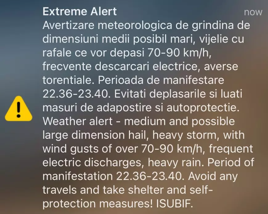 Cod roșu de furtună în București și în Ilfov: vijelie, grindină de mari dimensiuni, ploi torențiale. Curse aeriene deviate spre Bulgaria. A fost emis mesaj prin Ro-Alert