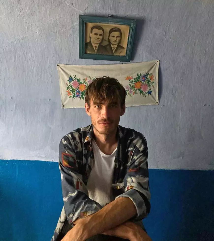 FOTO EXCLUSIV. Proiectul „Rama albastră: Album de familie”. O altfel de istorie a Basarabiei, recompusă ca un puzzle din fotografiile oamenilor simpli