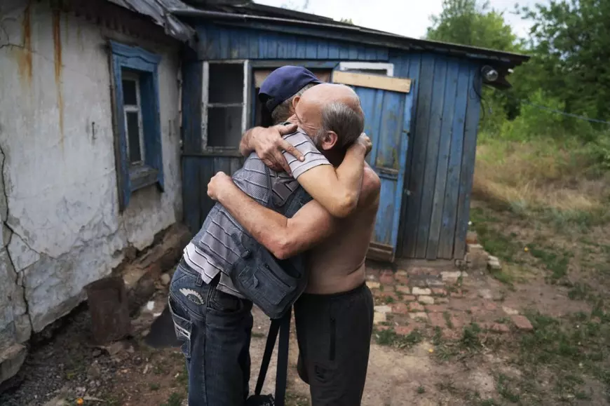 Bombele glisante aruncate de ruși transformă Torețk într-un „oraș al morții” | VIDEO