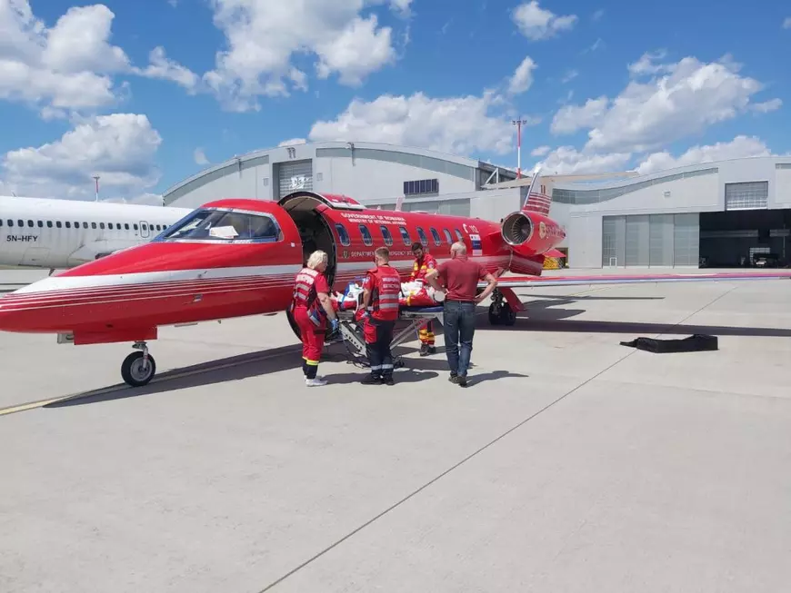 Misiune DSU: Soldat ucrainean grav rănit, transportat cu o aeronavă SMURD din Polonia în Ţările de Jos