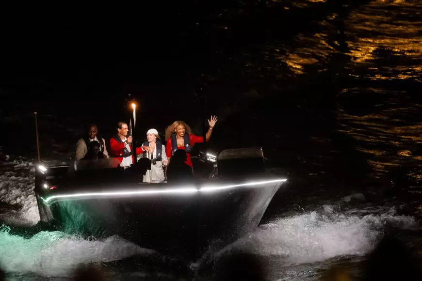 FOTO & VIDEO | Ceremonia de deschidere a Jocurilor Olimpice de la Paris 2024. Nadia Comăneci a purtat torța olimpică. Cristian Măcelaru a dirijat Orchestra Națională a Franței