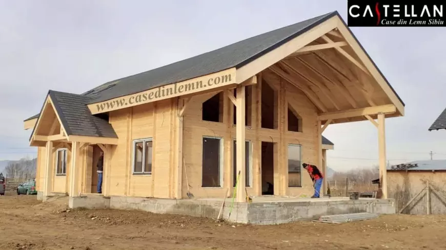 Care sunt riscurile ascunse ale caselor de lemn și pe structură metalică. Expert: „Vorbim de sume care deja contează”