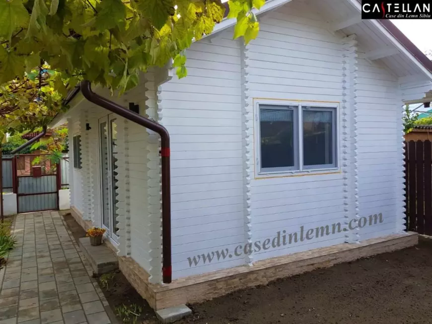 Care sunt riscurile ascunse ale caselor de lemn și pe structură metalică. Expert: „Vorbim de sume care deja contează”