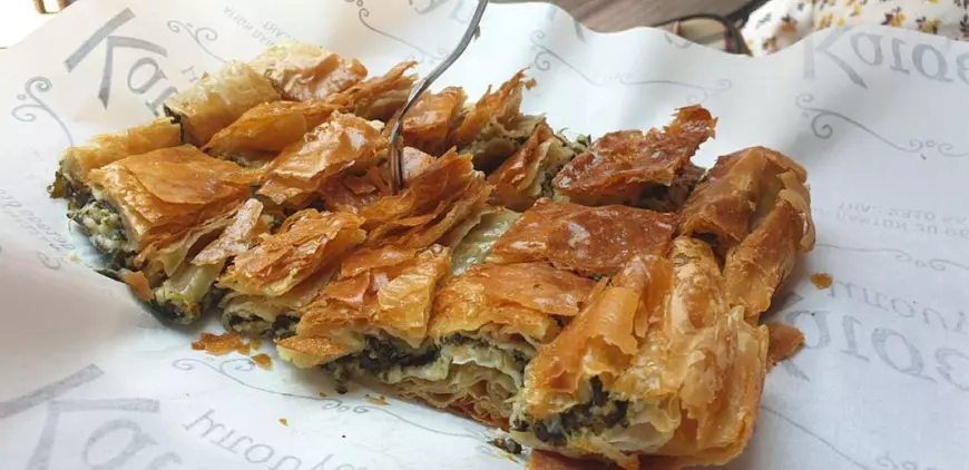 Bougatsa cu spanac și brânză