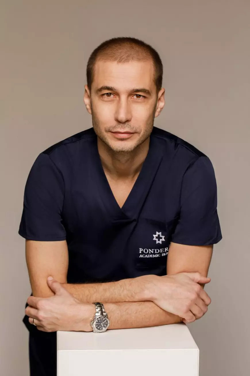Temerile bărbaților care vor să apeleze la o intervenție de micșorare a stomacului. Dr. Bogdan Smeu: „Bărbații care aleg chirurgia bariatrică își doresc să scape de sentimentul de rușine și de frustrare”