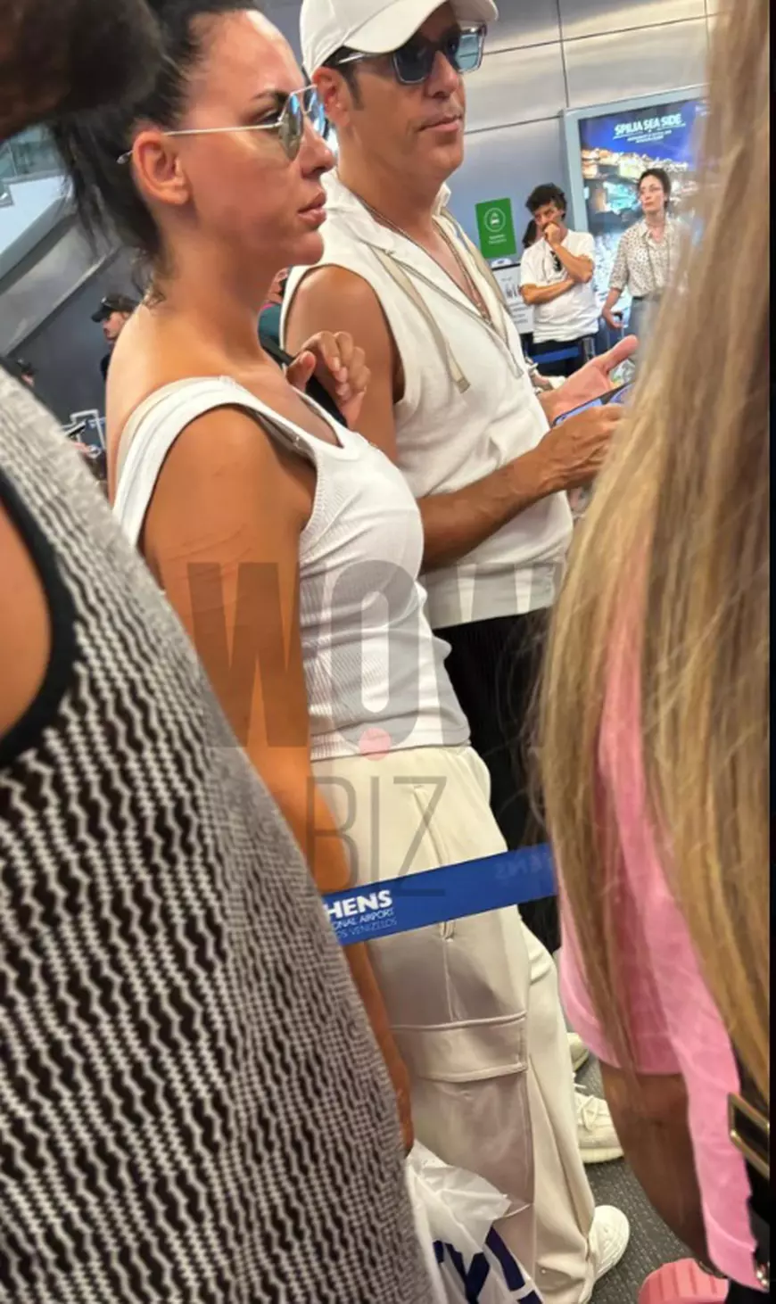 Cum au apărut Ștefan Bănică jr și Lavinia Pîrva pe aeroport, la întoarcerea din vacanță. Cântăreața a atras atenția