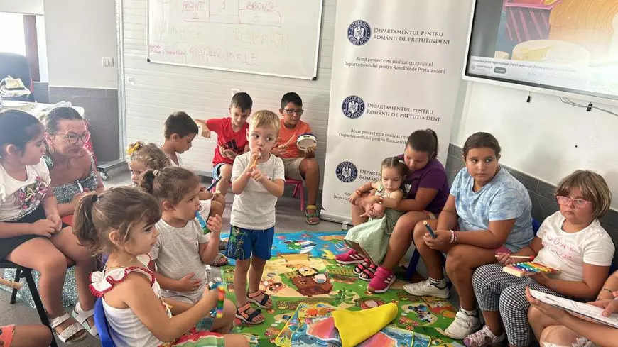 Românii de pretutindeni sunt celebrați în proiectul „Mândru că sunt român”