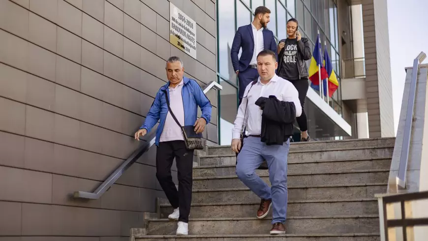 Procesul polițiștilor acuzați că au omorât un bărbat, în Autogara Sud Pitești, aproape de final. Mărturia rudelor: „Un băiat foarte deștept, stâlpul casei, alerga peste tot”