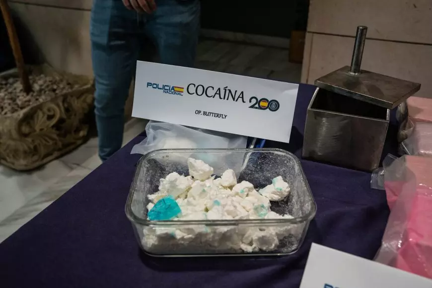 Cocaina roz, drogul cu aromă de căpșuni care se răspândește rapid în Europa, mai ales în rândul tinerilor